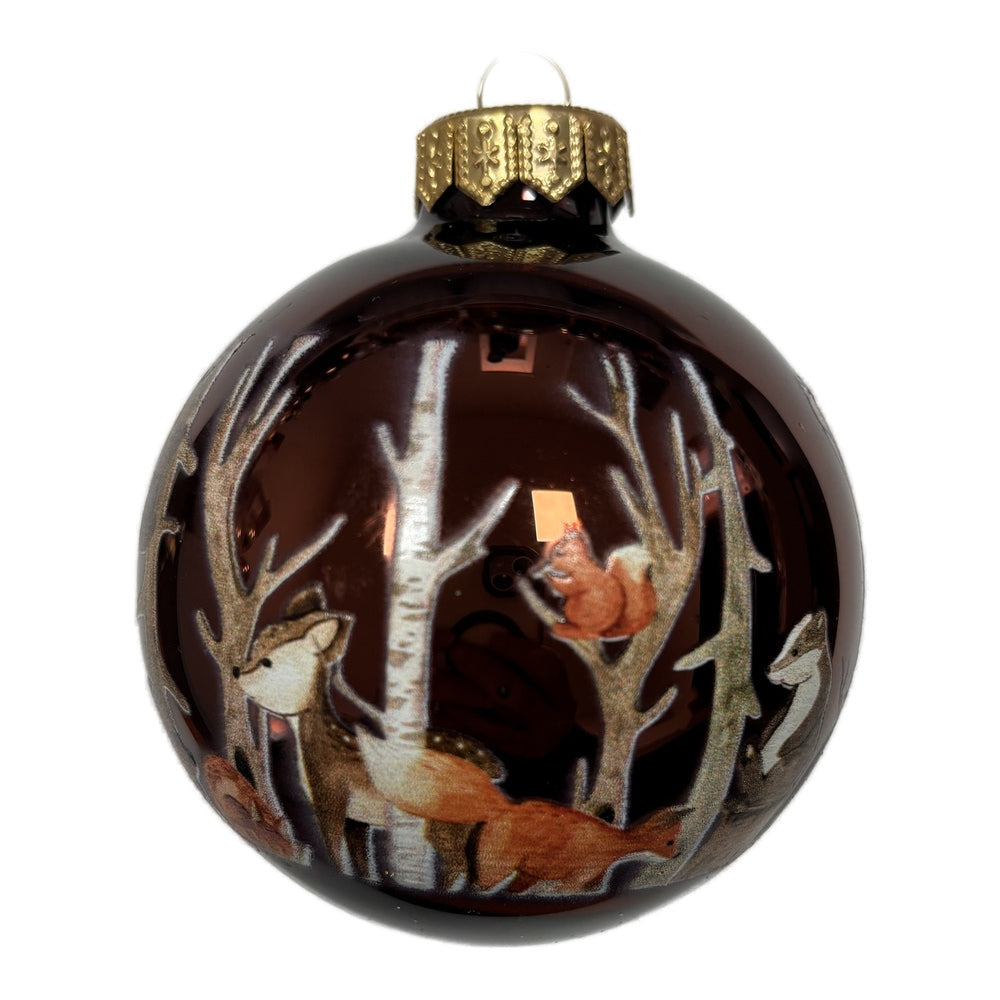 Stille des Winterwaldes - Premium kastanienfarbene Weihnachtskugel - Waldzauber