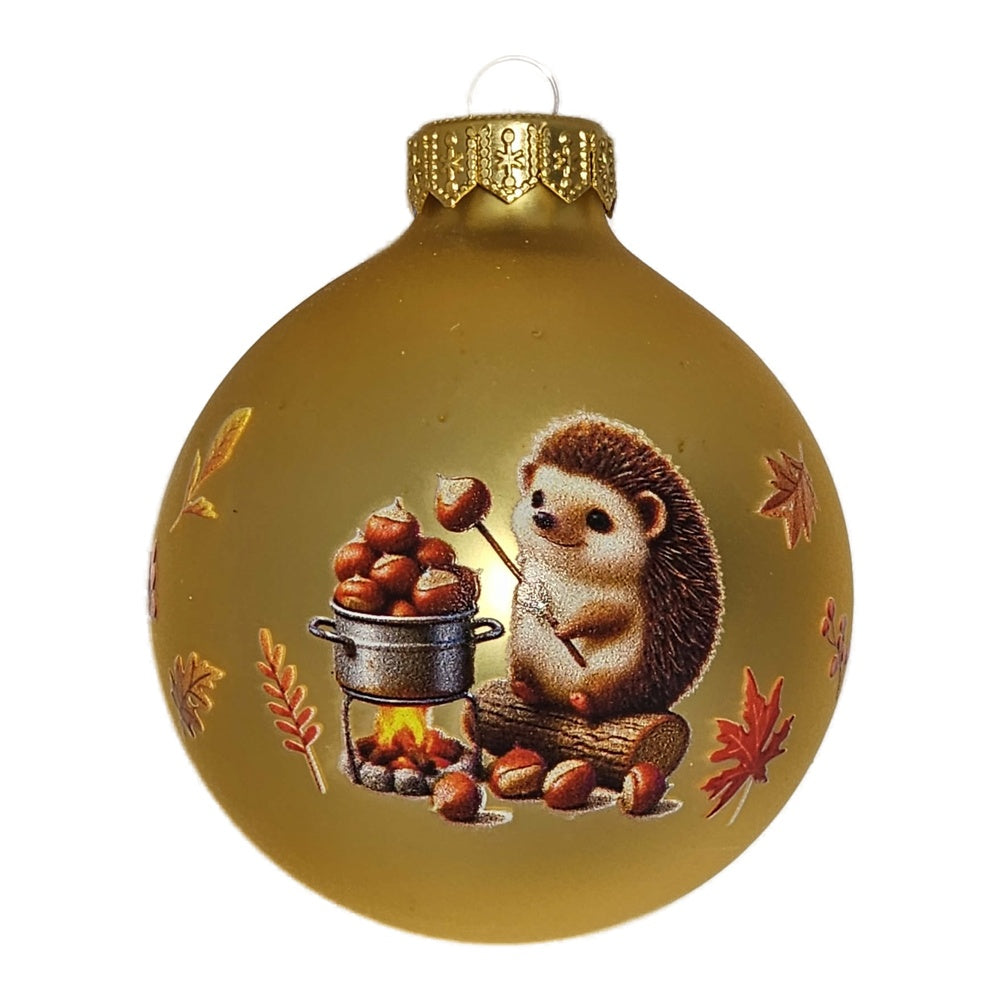 Premium Weihnachtskugel Igel beim Kastanienrösten