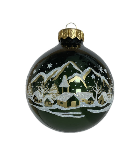 Klassisches Winterdorf - tiefgrün