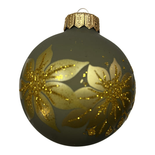 Premium Weihnachtskugel in Salbeigrün mit goldenen Blüten