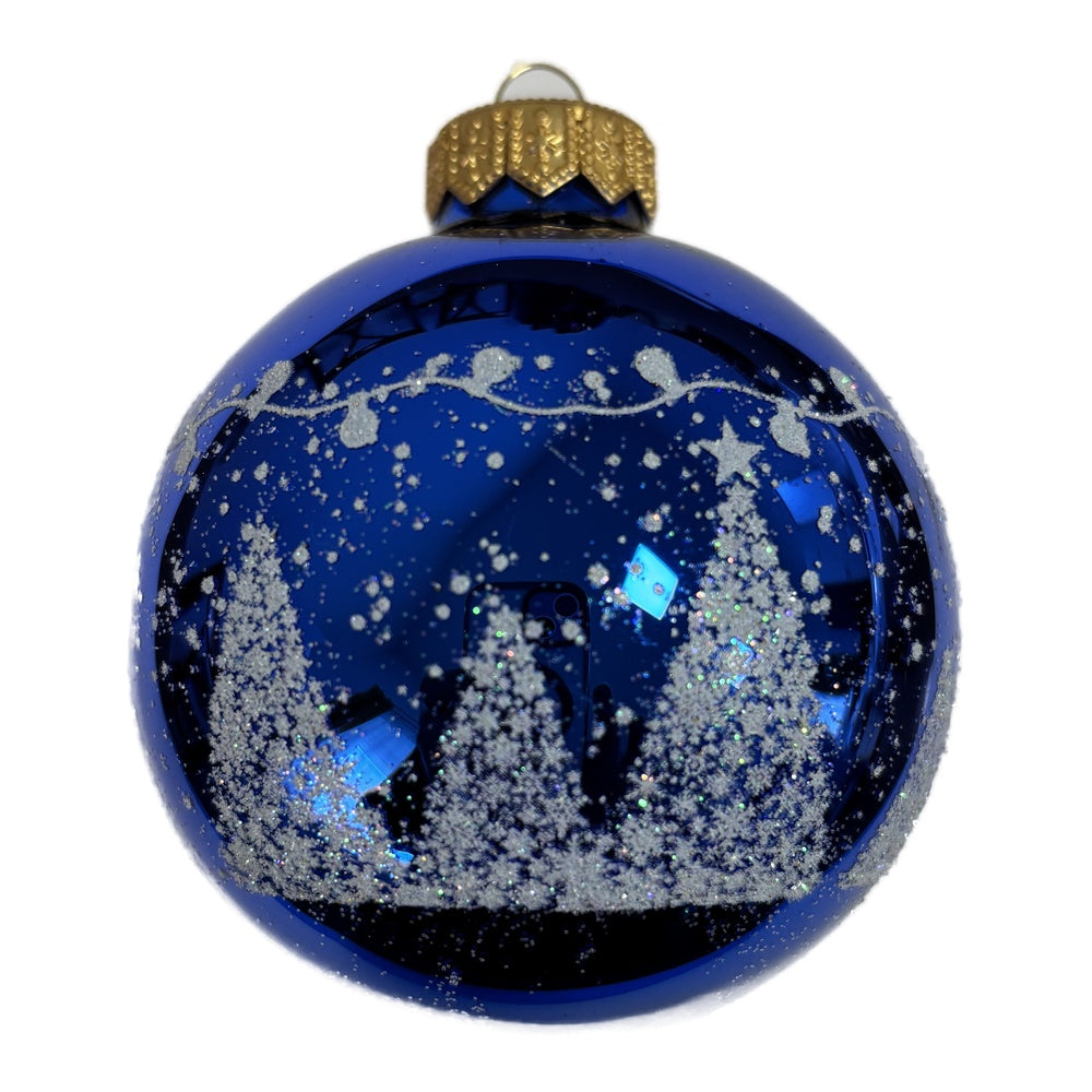 Premium Weihnachtskugel Verschneite Tannen