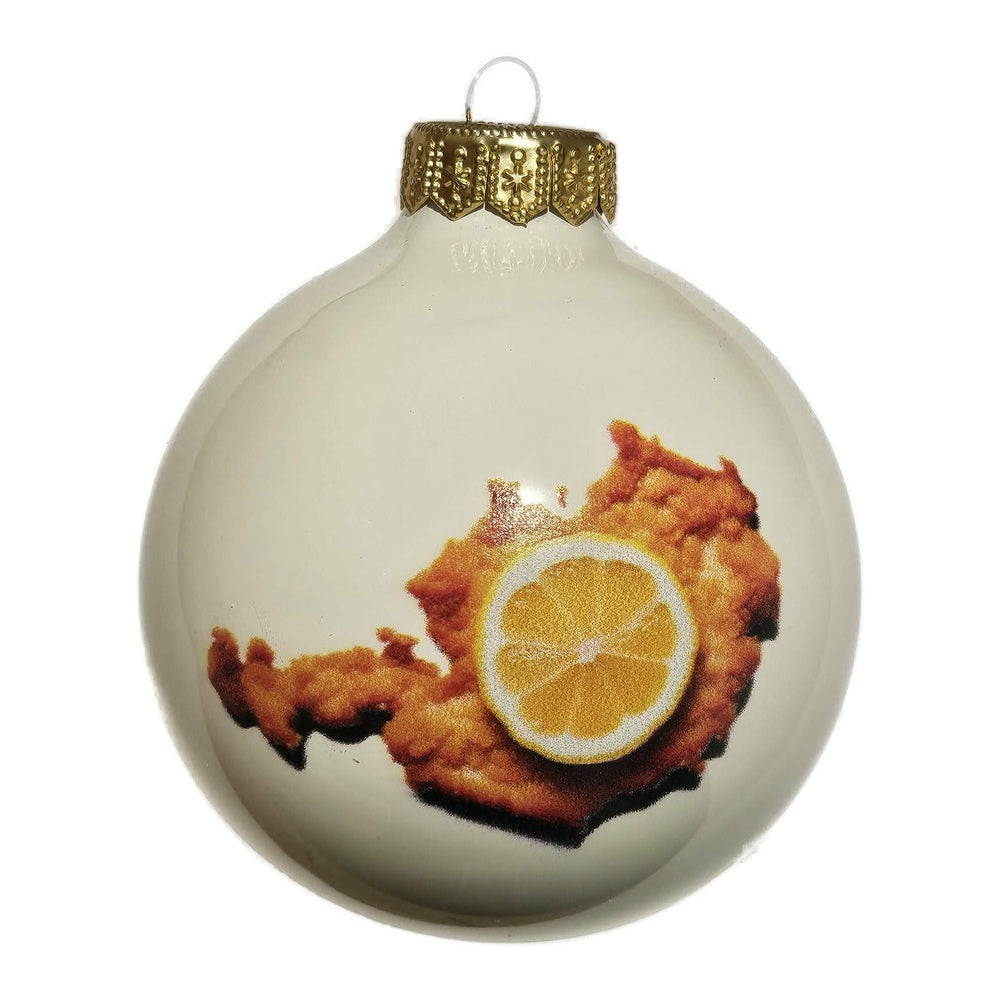 Premium Weihnachtskugel Österreich auf dem Teller